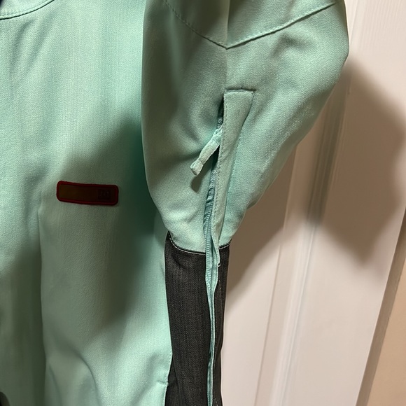 XS Mint green DC ski jacket. 10,000 MM Waterproof. Many pockets. Gently used. - Picture 9 of 17